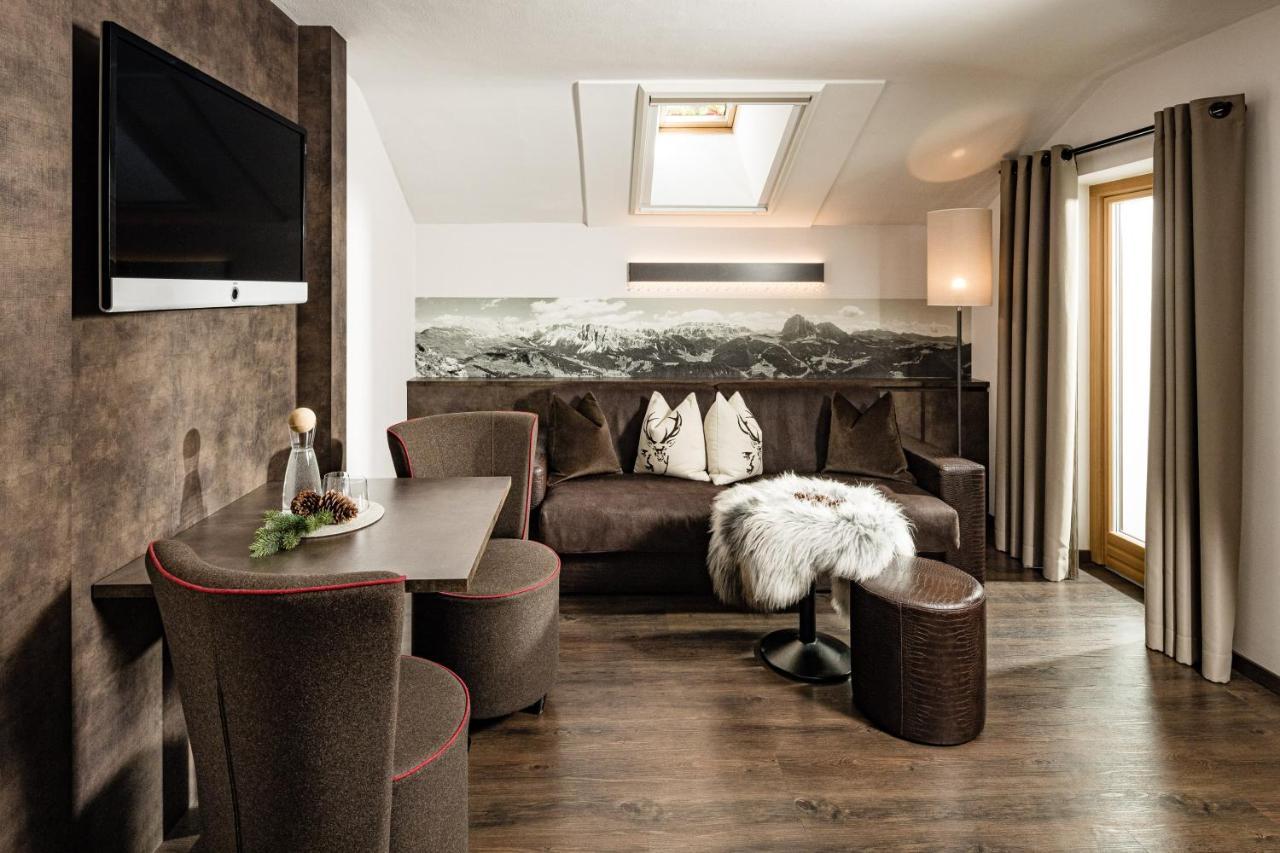 ブティック ＆ ファッション ホテル マチャコーニ ガルデナオテルス Santa Cristina Val Gardena エクステリア 写真